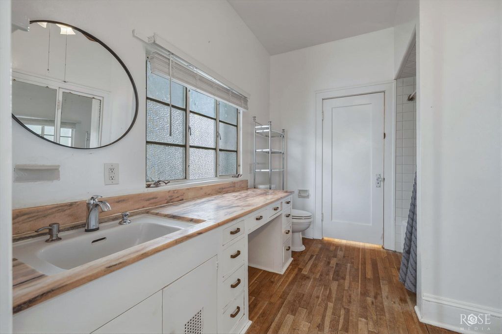 Image 26 of property listing at 404 S Bishop Street, San Angelo, TX 76901