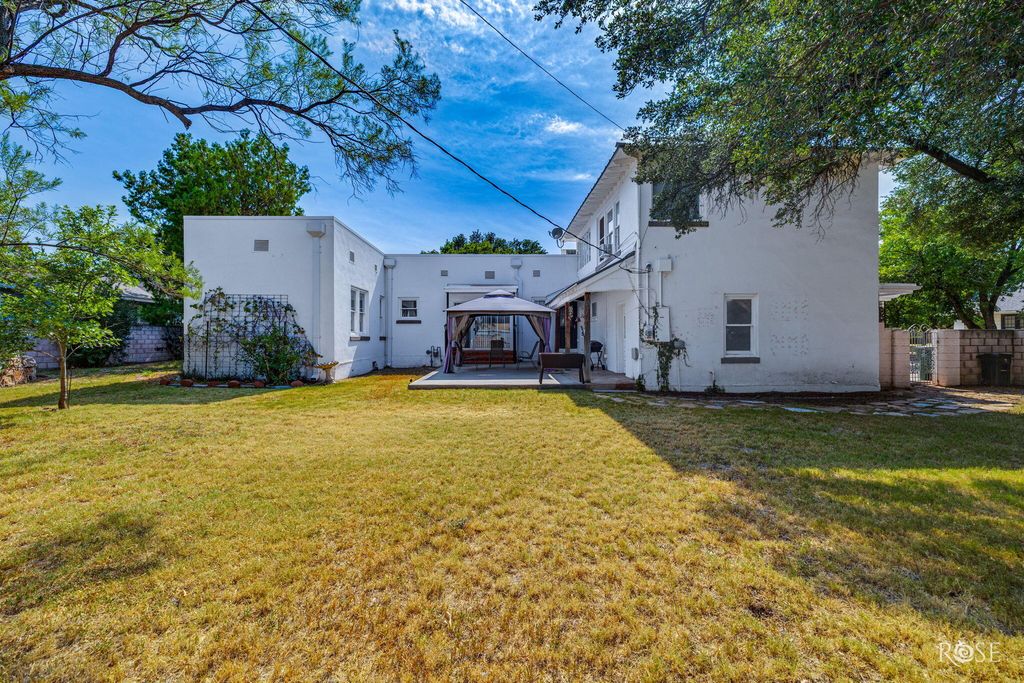 Image 33 of property listing at 404 S Bishop Street, San Angelo, TX 76901