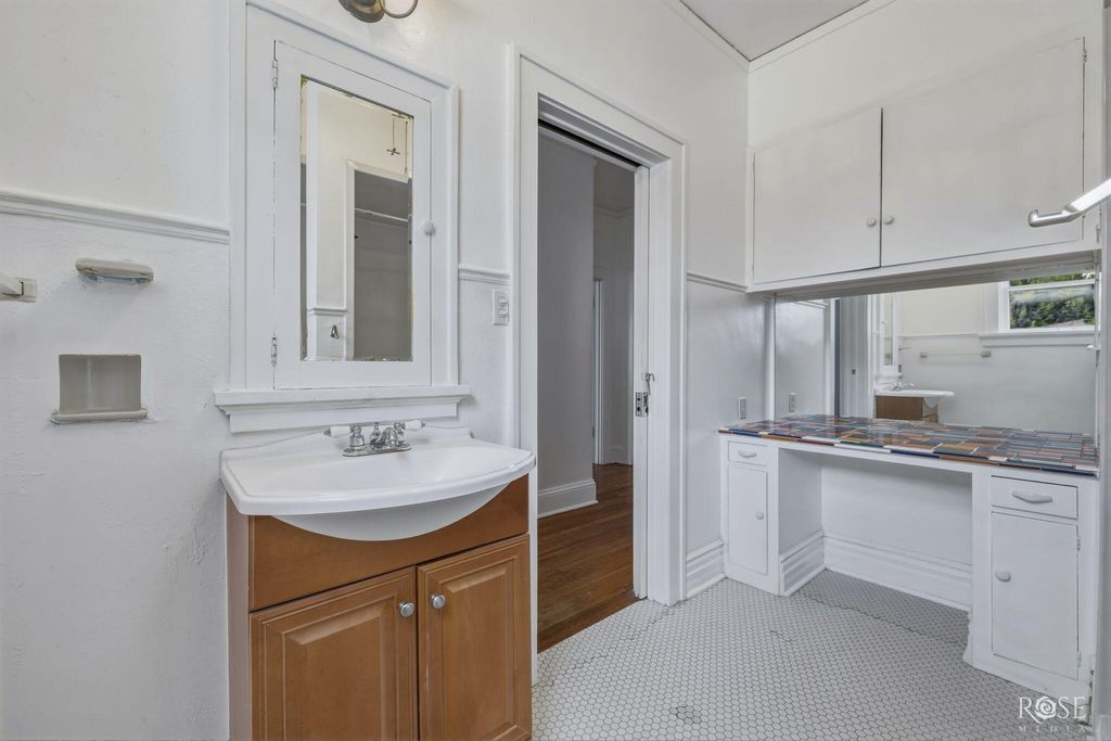 Image 38 of property listing at 404 S Bishop Street, San Angelo, TX 76901