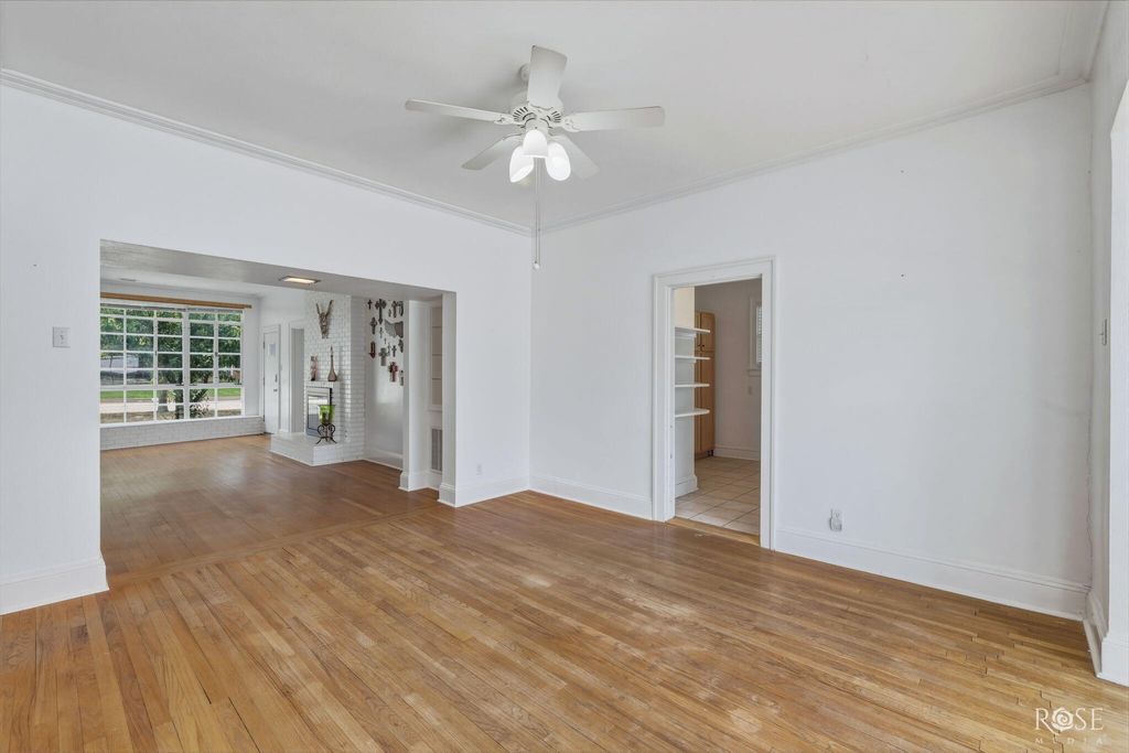 Image 8 of property listing at 404 S Bishop Street, San Angelo, TX 76901