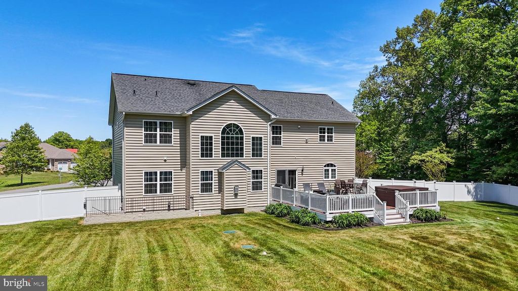 Image 69 of property listing at 7276 FILLY CT, Hughesville, MD 20637