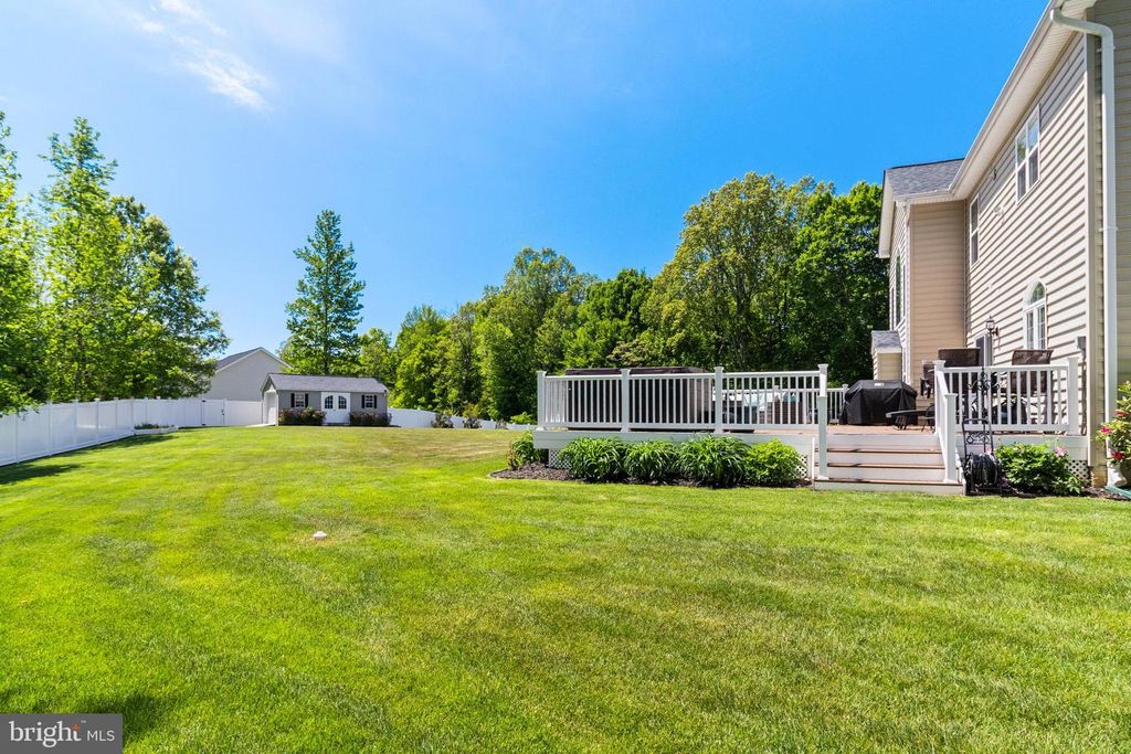 Image 71 of property listing at 7276 FILLY CT, Hughesville, MD 20637