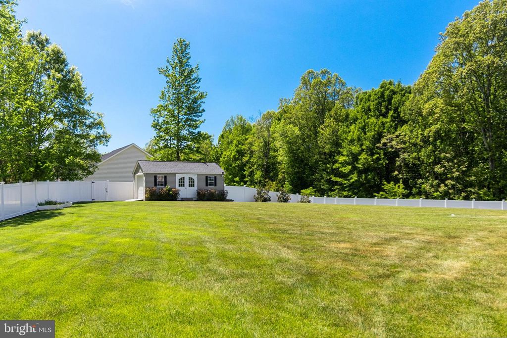 Image 75 of property listing at 7276 FILLY CT, Hughesville, MD 20637