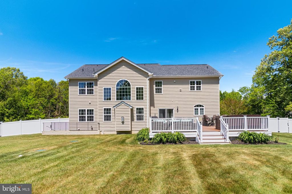 Image 77 of property listing at 7276 FILLY CT, Hughesville, MD 20637