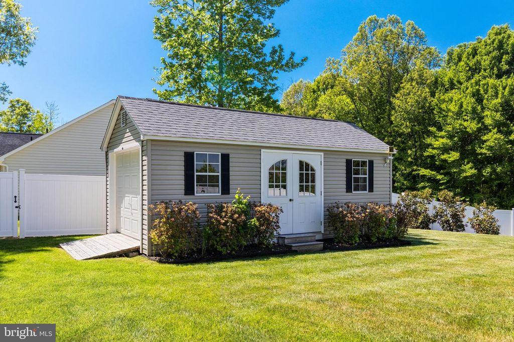 Image 78 of property listing at 7276 FILLY CT, Hughesville, MD 20637