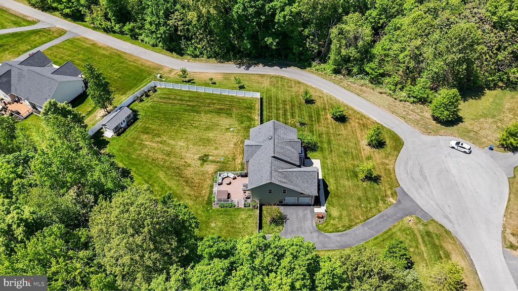 Image 82 of property listing at 7276 FILLY CT, Hughesville, MD 20637