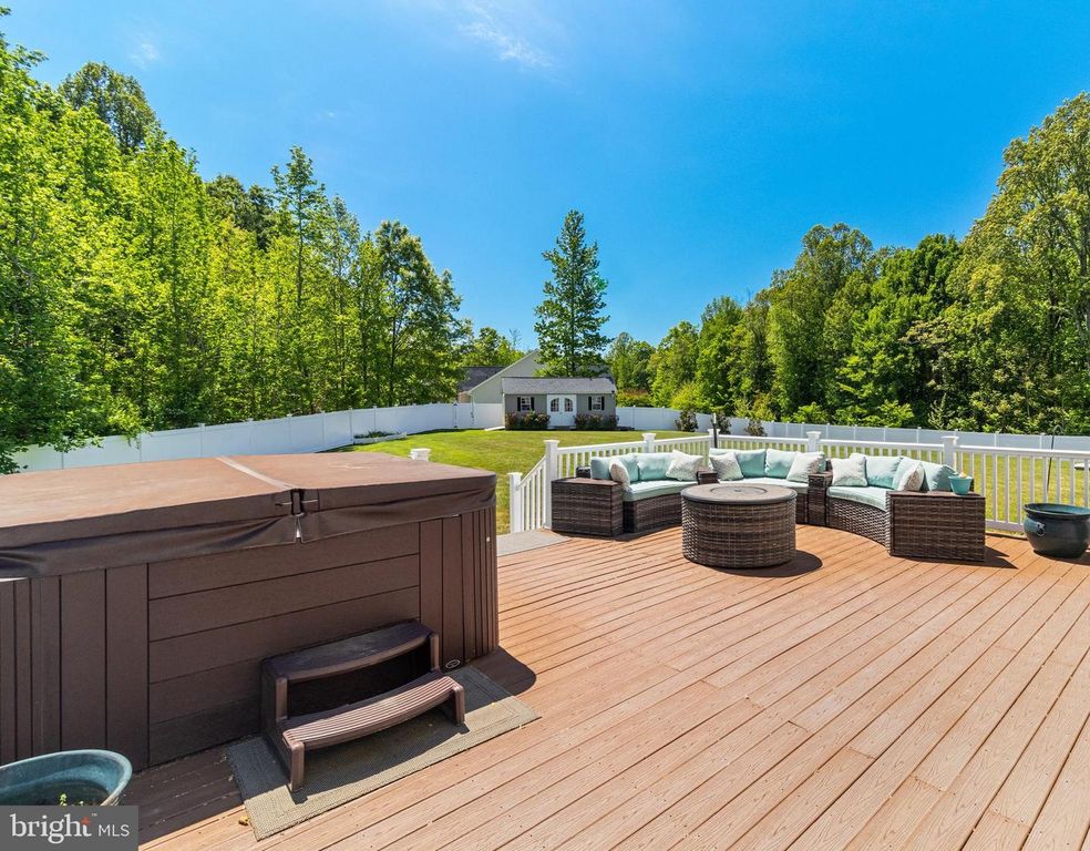 Image 9 of property listing at 7276 FILLY CT, Hughesville, MD 20637