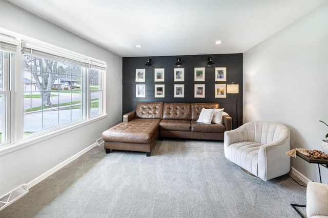 117 S Pontiac Drive, Janesville, WI 53545