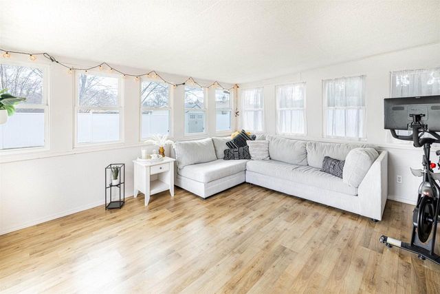 117 S Pontiac Drive, Janesville, WI 53545