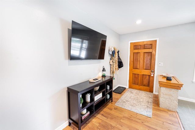 117 S Pontiac Drive, Janesville, WI 53545