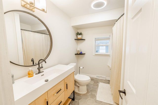 117 S Pontiac Drive, Janesville, WI 53545