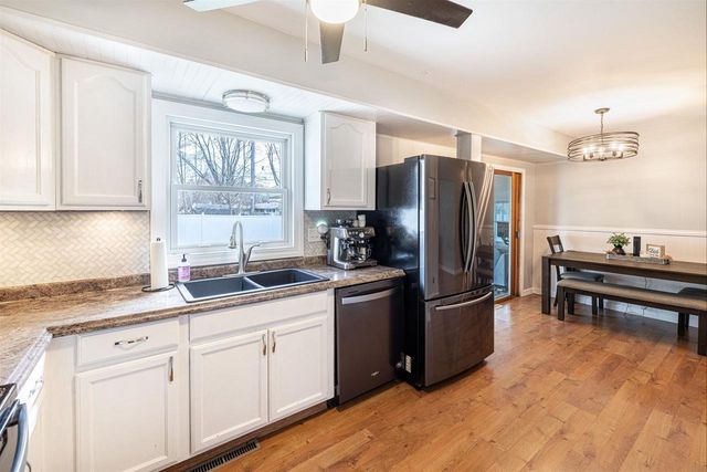 117 S Pontiac Drive, Janesville, WI 53545