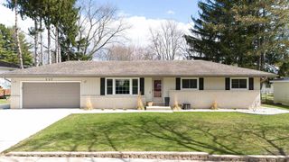 117 S Pontiac Drive, Janesville, WI 53545