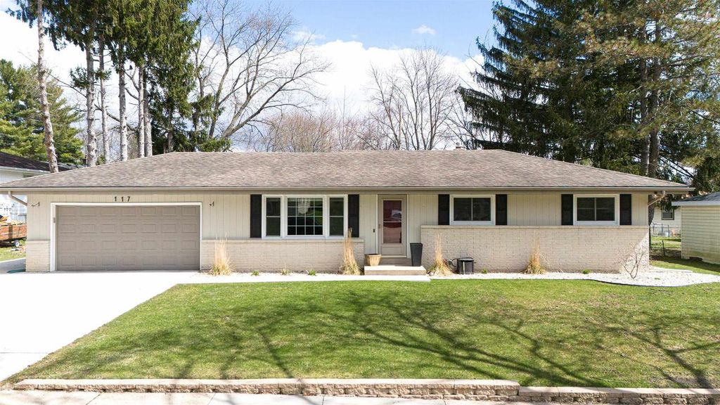 117 S Pontiac Drive, Janesville, WI 53545