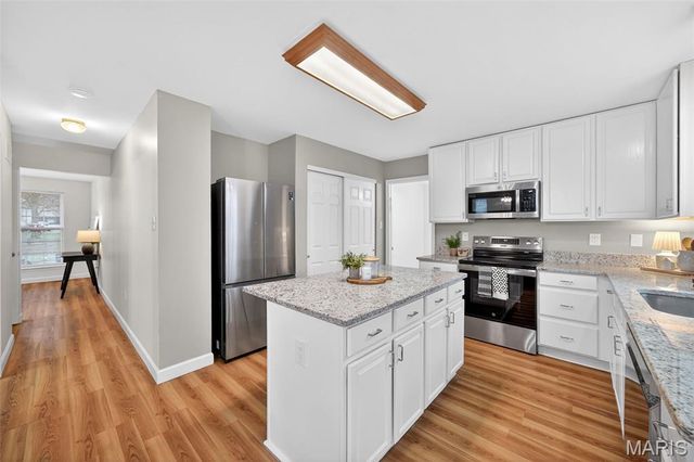 962 Midpoint Drive, O'fallon, MO 63366