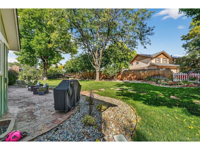 1074 Princeton Dr, Longmont, CO 80503