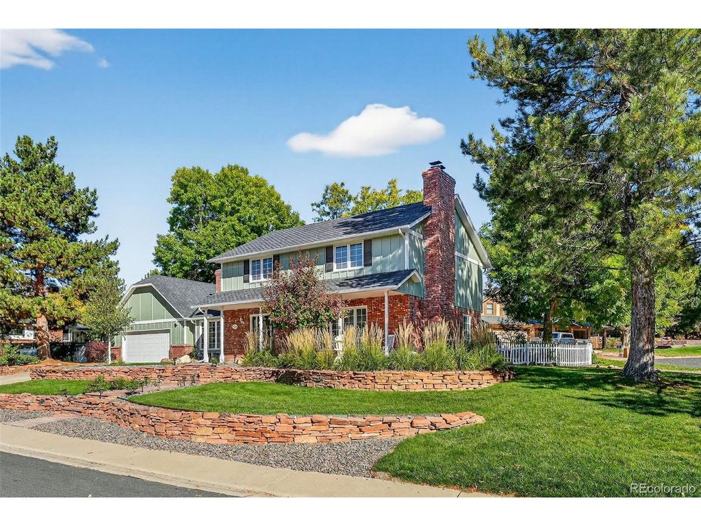 1074 Princeton Dr, Longmont, CO 80503