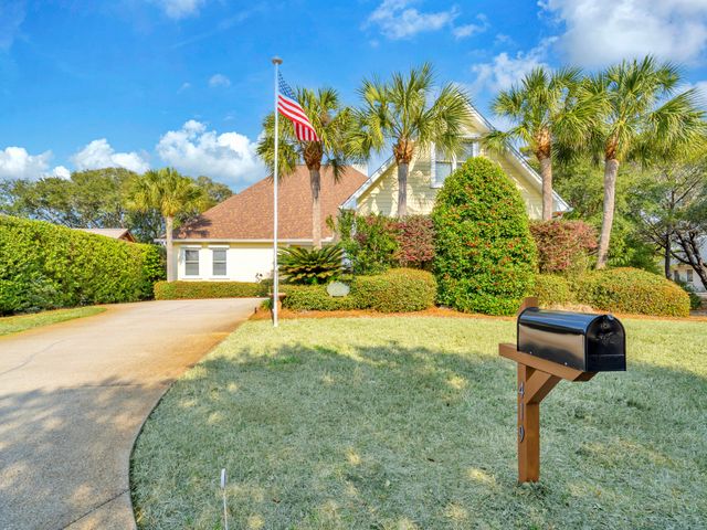 419 Pelican Circle, Seacrest, FL 32461