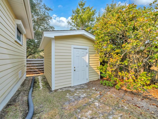 419 Pelican Circle, Seacrest, FL 32461