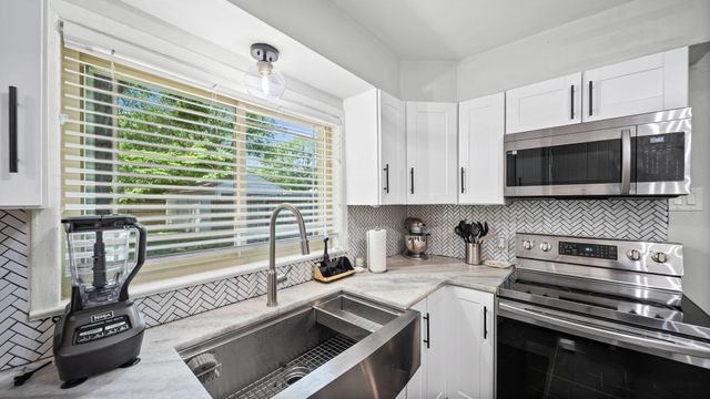 1123 S PERKINS RD, Memphis, TN 38117