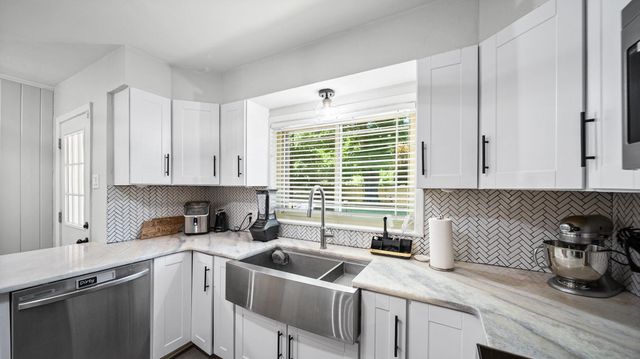 1123 S PERKINS RD, Memphis, TN 38117