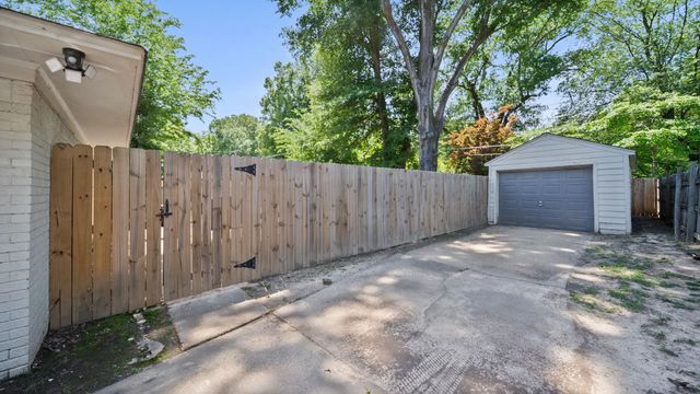 1123 S PERKINS RD, Memphis, TN 38117