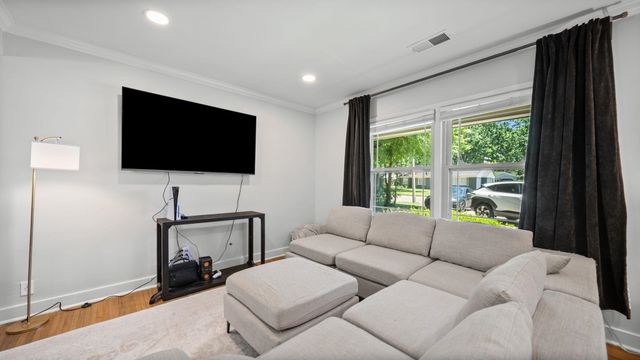 1123 S PERKINS RD, Memphis, TN 38117