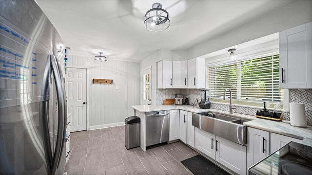 1123 S PERKINS RD, Memphis, TN 38117