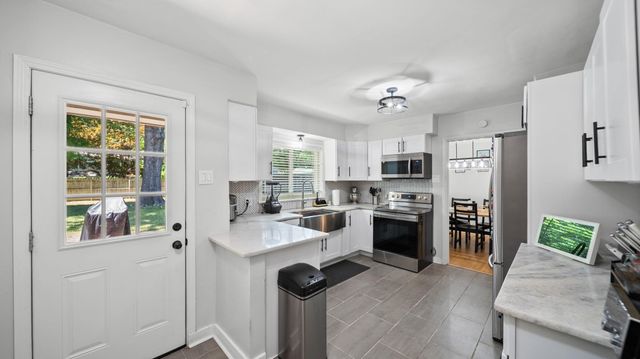 1123 S PERKINS RD, Memphis, TN 38117