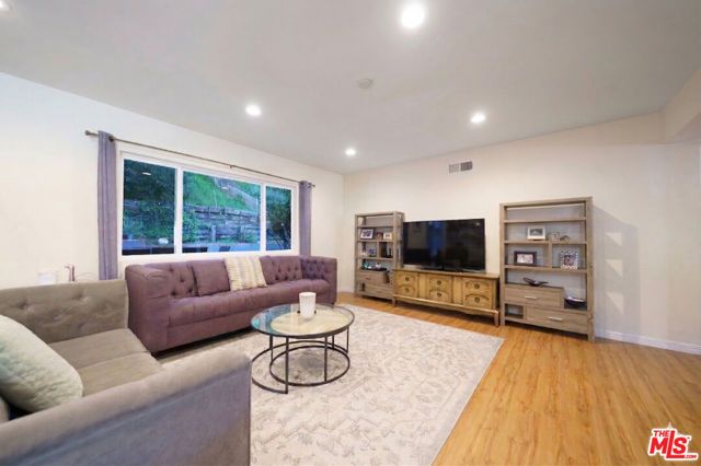 5532 Ocean View Boulevard, La Canada Flintridge, CA 91011