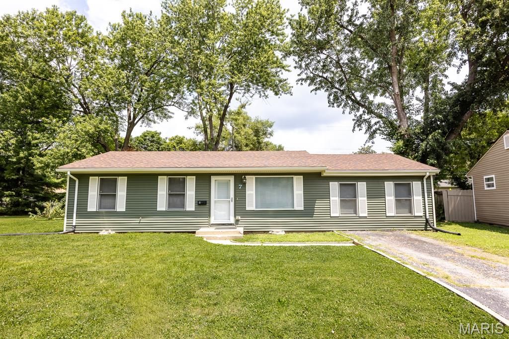 7 Jennine Drive, Belleville, IL 62226