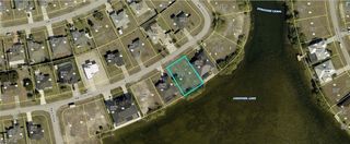 520 NW 25th TER, Cape Coral, FL 33993