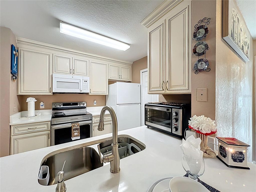 Image 19 of property listing at 5471 VINELAND ROAD 7109, Orlando, FL 32811