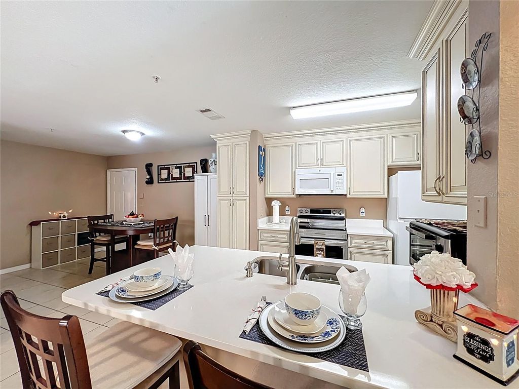 Image 20 of property listing at 5471 VINELAND ROAD 7109, Orlando, FL 32811