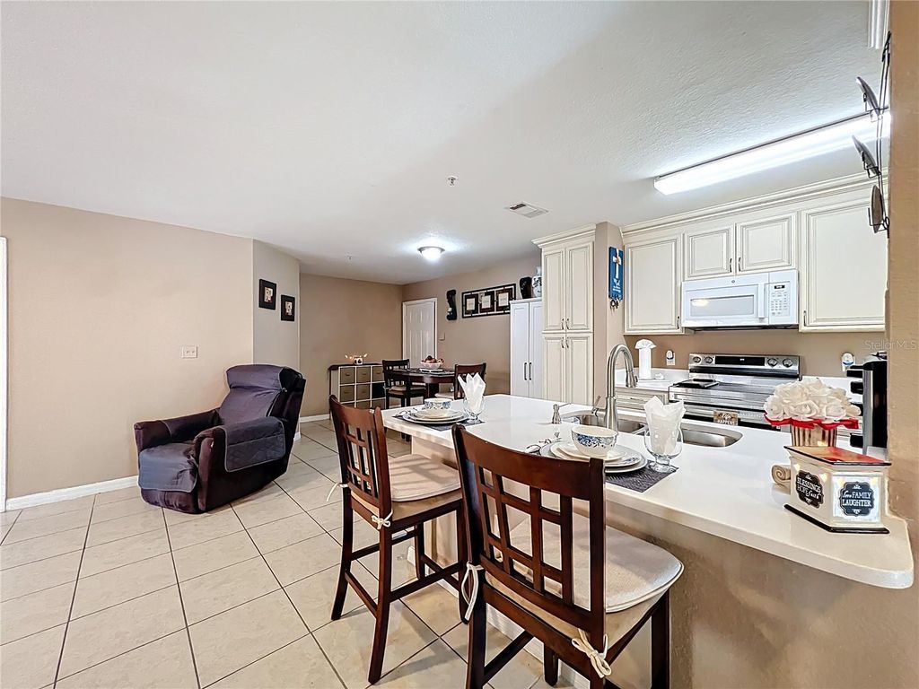 Image 21 of property listing at 5471 VINELAND ROAD 7109, Orlando, FL 32811