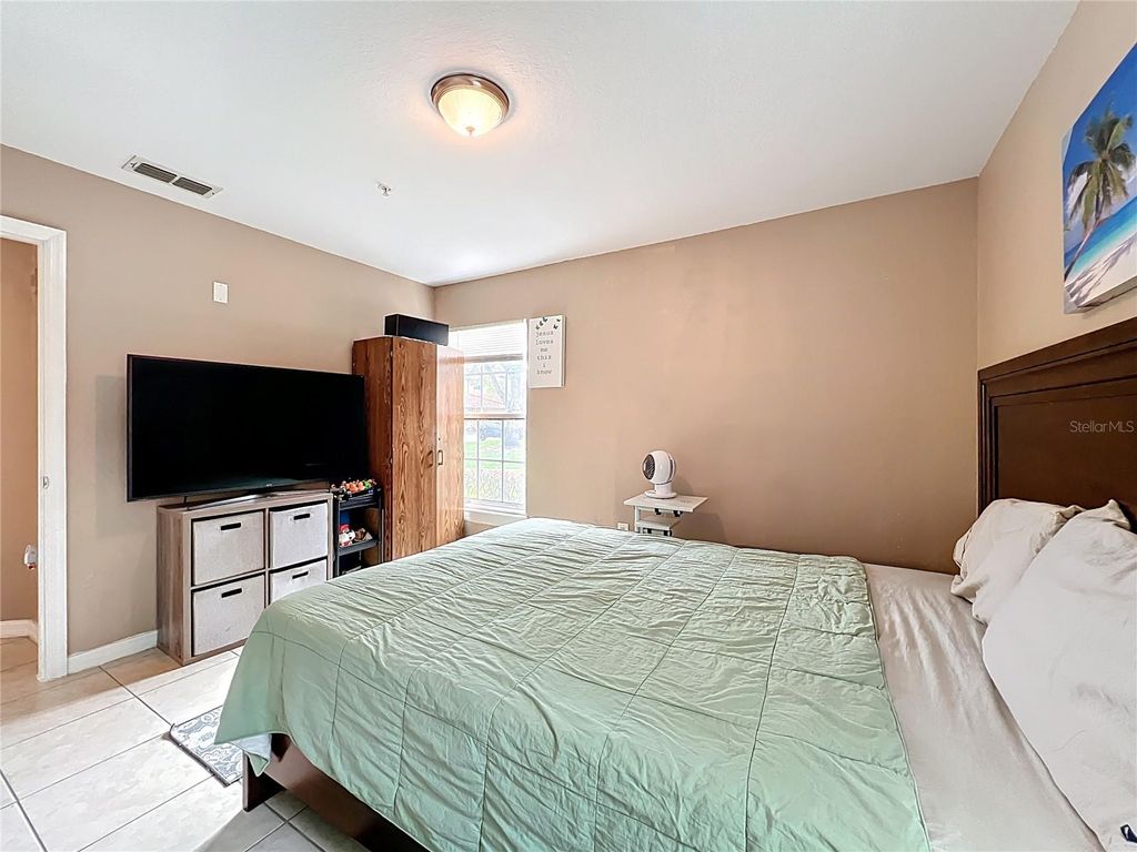 Image 26 of property listing at 5471 VINELAND ROAD 7109, Orlando, FL 32811