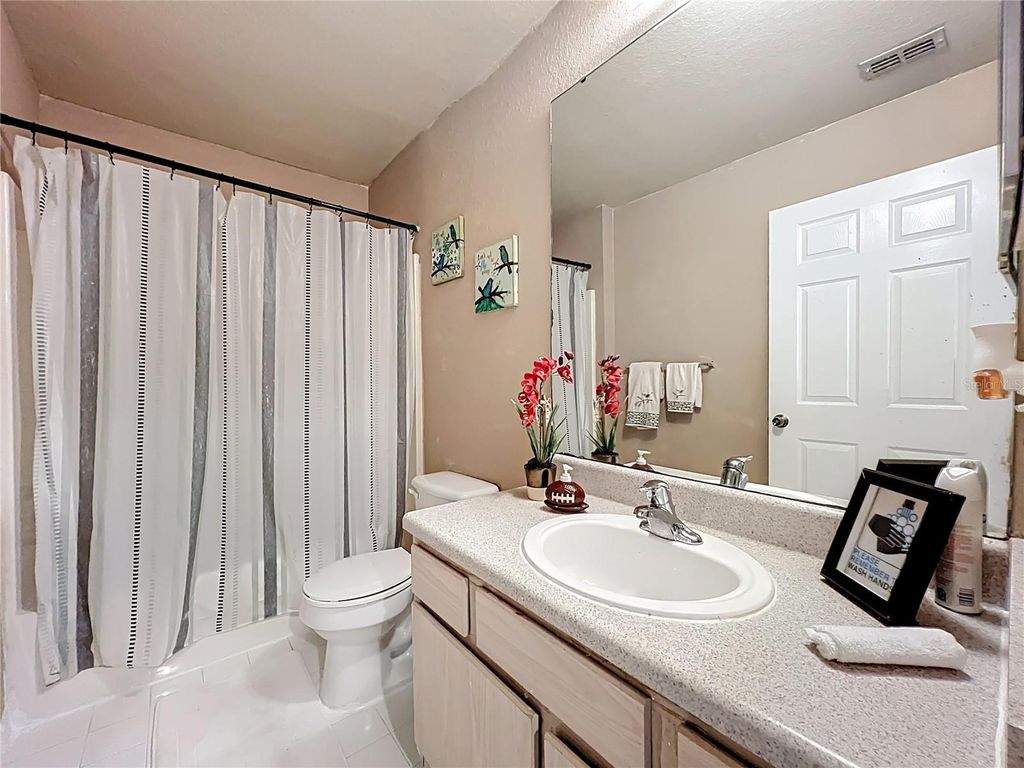 Image 31 of property listing at 5471 VINELAND ROAD 7109, Orlando, FL 32811