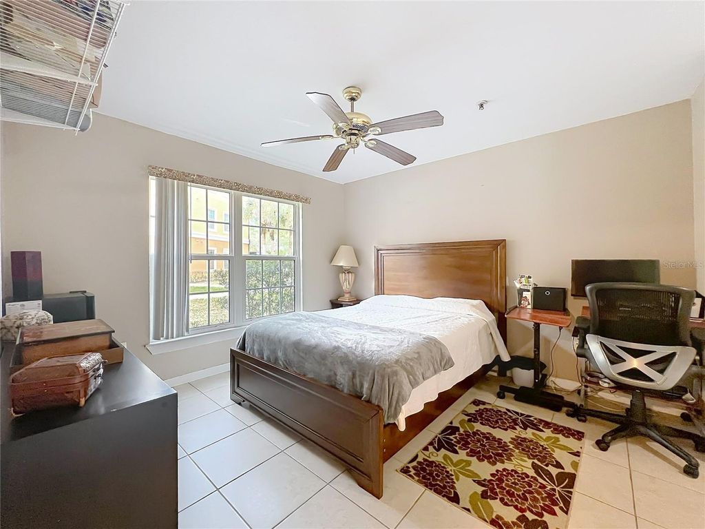 Image 33 of property listing at 5471 VINELAND ROAD 7109, Orlando, FL 32811