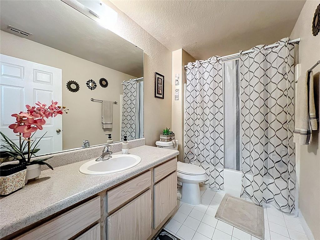 Image 35 of property listing at 5471 VINELAND ROAD 7109, Orlando, FL 32811