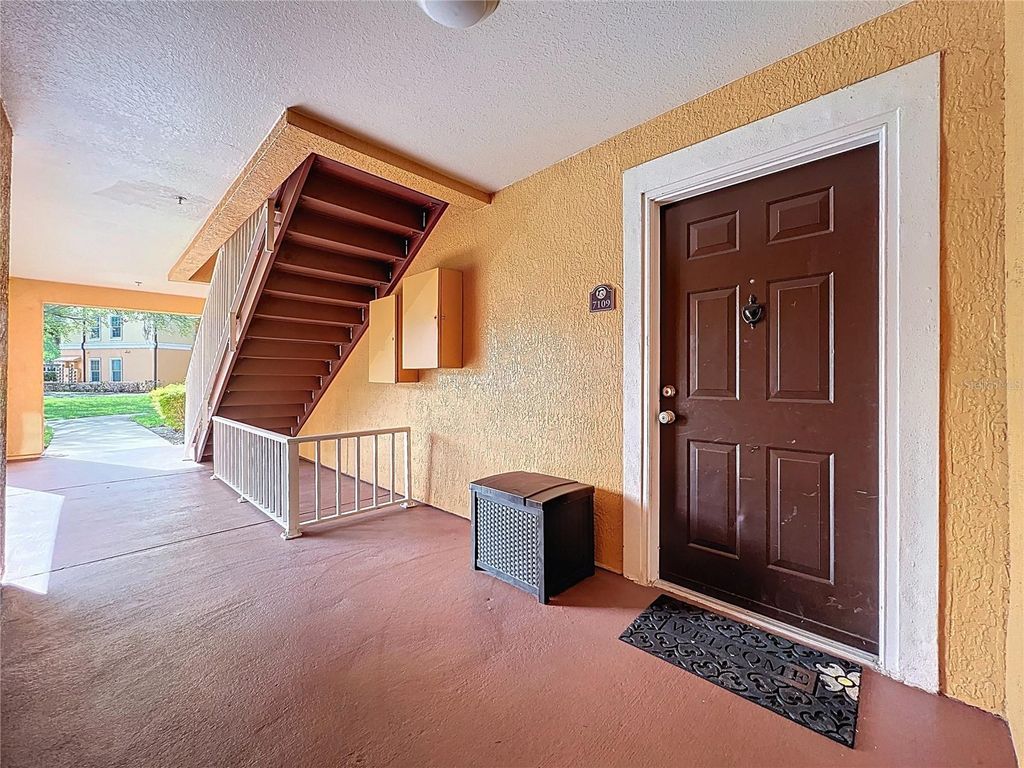 Image 5 of property listing at 5471 VINELAND ROAD 7109, Orlando, FL 32811