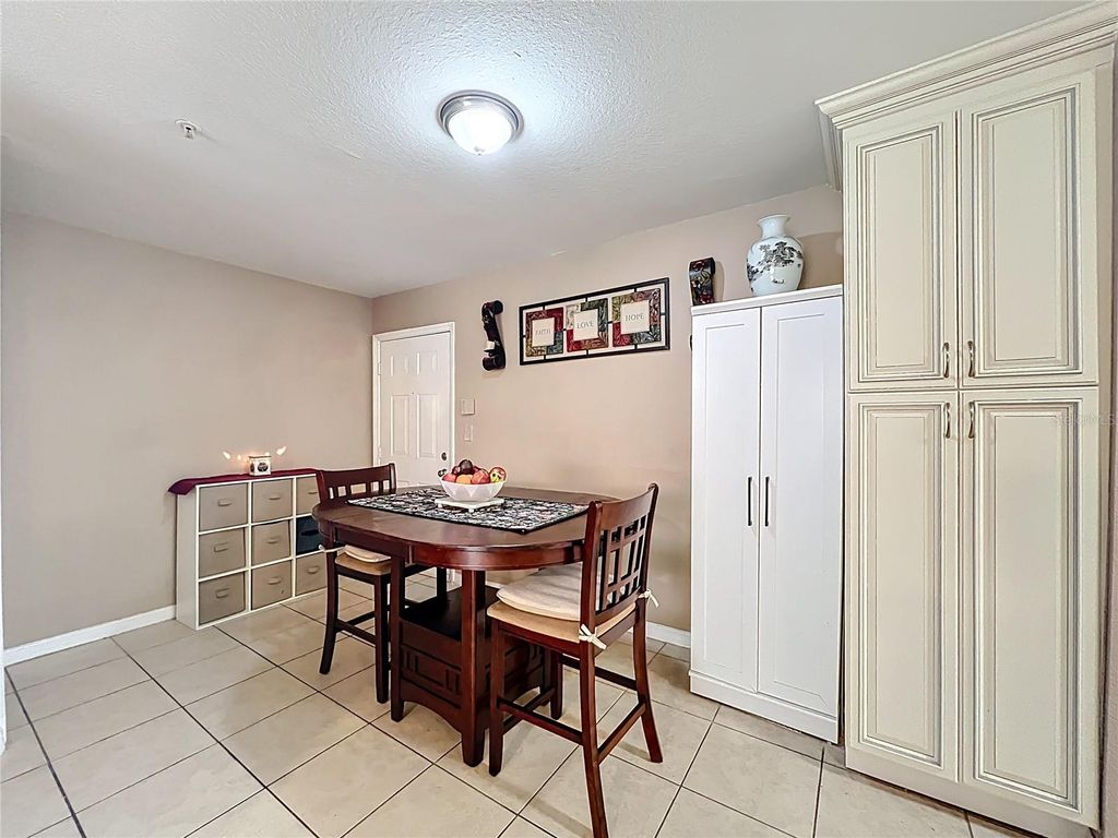 Image 9 of property listing at 5471 VINELAND ROAD 7109, Orlando, FL 32811