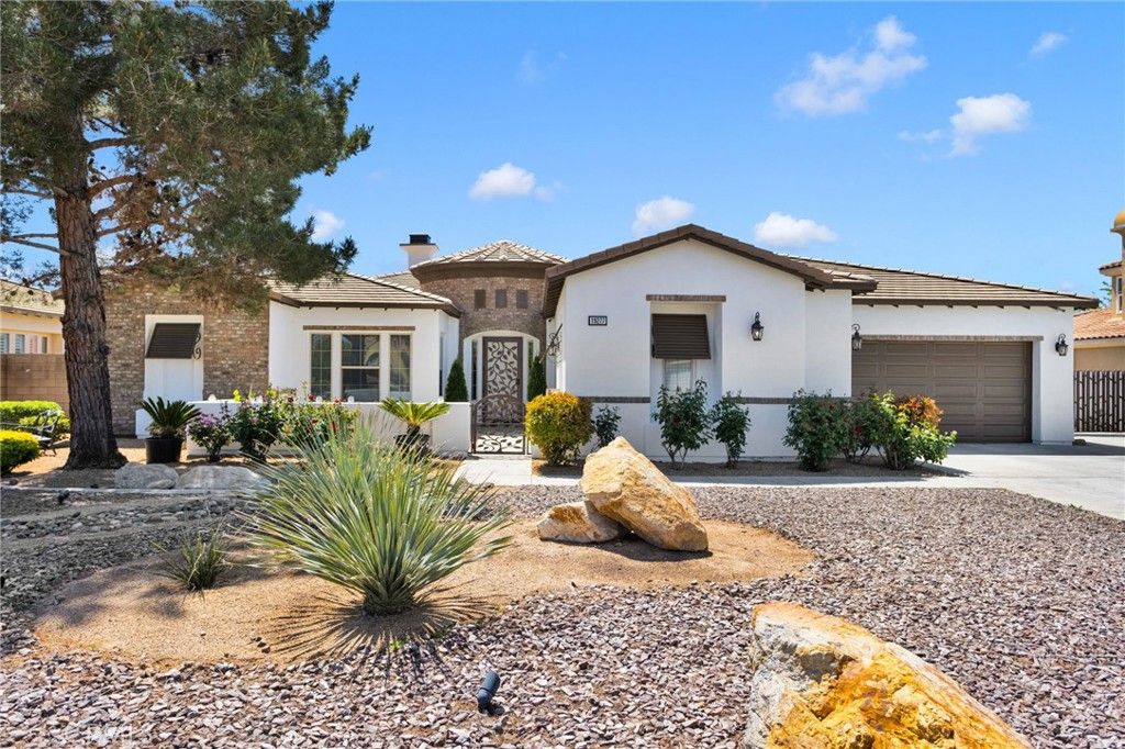 Image 2 of property listing at 19277 Stratford Way, Apple Valley, CA 92308