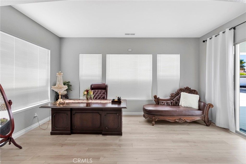 Image 25 of property listing at 19277 Stratford Way, Apple Valley, CA 92308