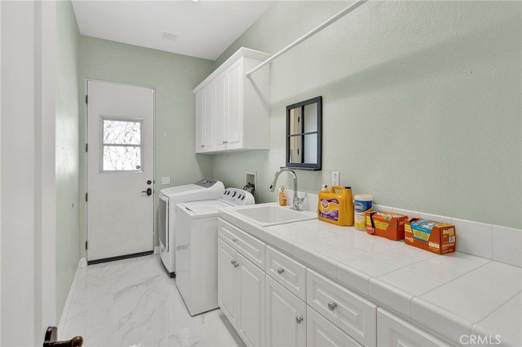 Image 35 of property listing at 19277 Stratford Way, Apple Valley, CA 92308