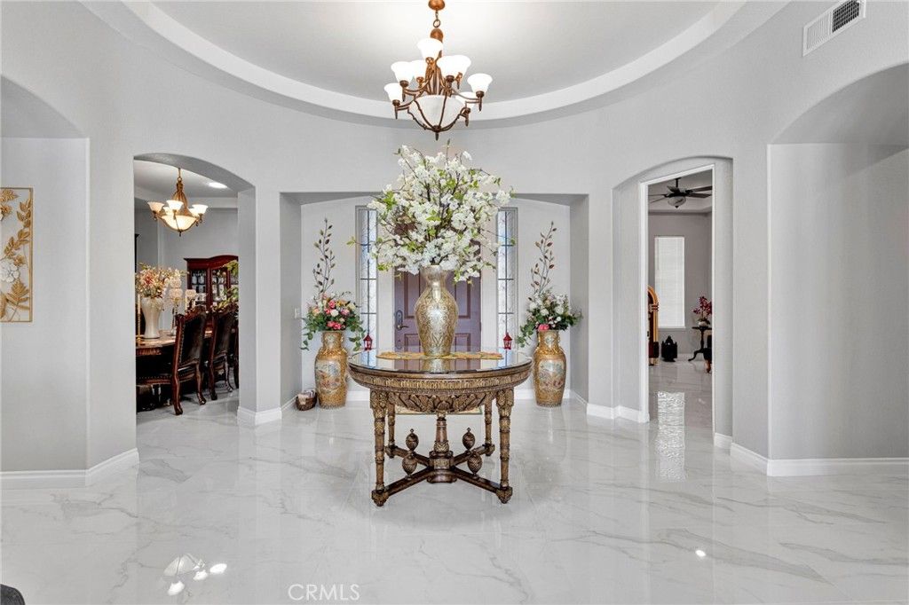 Image 5 of property listing at 19277 Stratford Way, Apple Valley, CA 92308