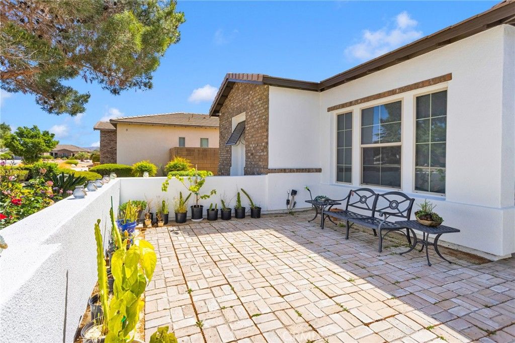 Image 52 of property listing at 19277 Stratford Way, Apple Valley, CA 92308