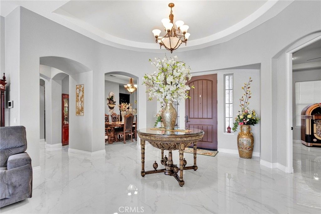 Image 6 of property listing at 19277 Stratford Way, Apple Valley, CA 92308