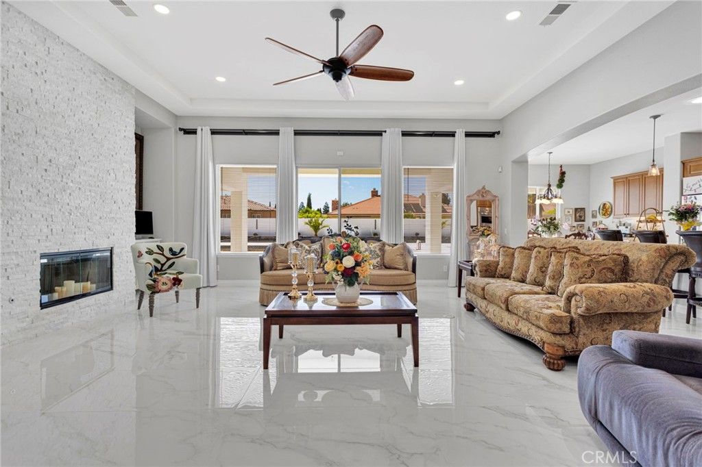 Image 7 of property listing at 19277 Stratford Way, Apple Valley, CA 92308