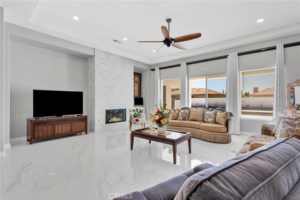 Image 8 of property listing at 19277 Stratford Way, Apple Valley, CA 92308