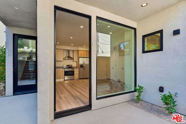 1853 12th Street F, Santa Monica, CA 90404